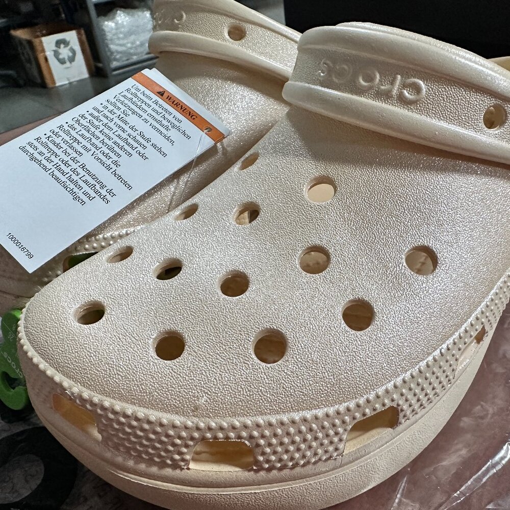 Crocs Women's Classic Platform Glitter Clog, Vanilla, 10